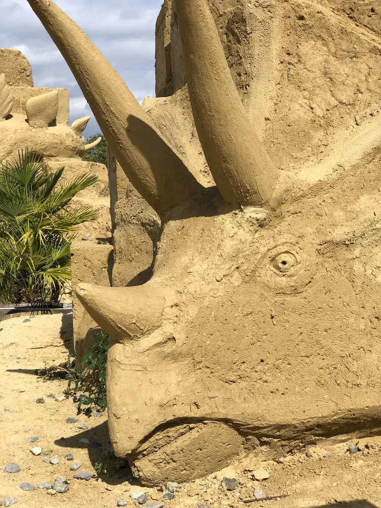 Wystawa figur z piasku